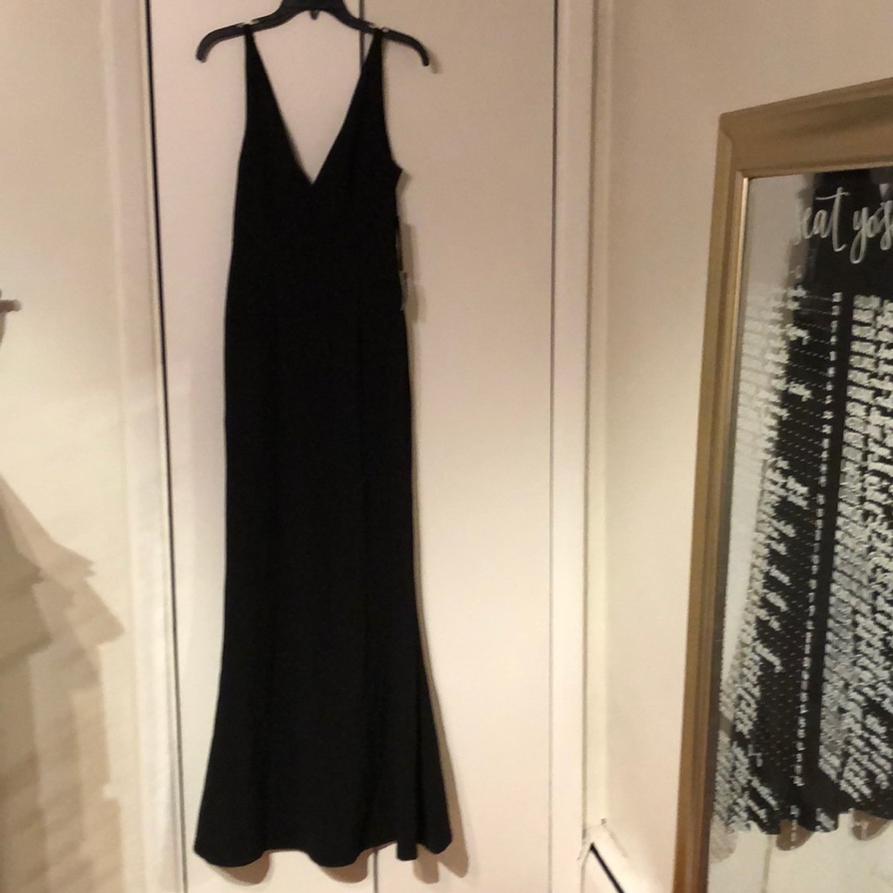 Lulu’s Black sleeveless V-Neck long evening gown